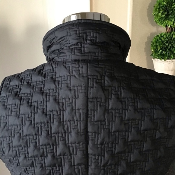 Vintage Tommy Hilfiger Quilted Vest Jacket MEDIUM Black Nylon Sleeveless TH Logo - Picture 8 of 16